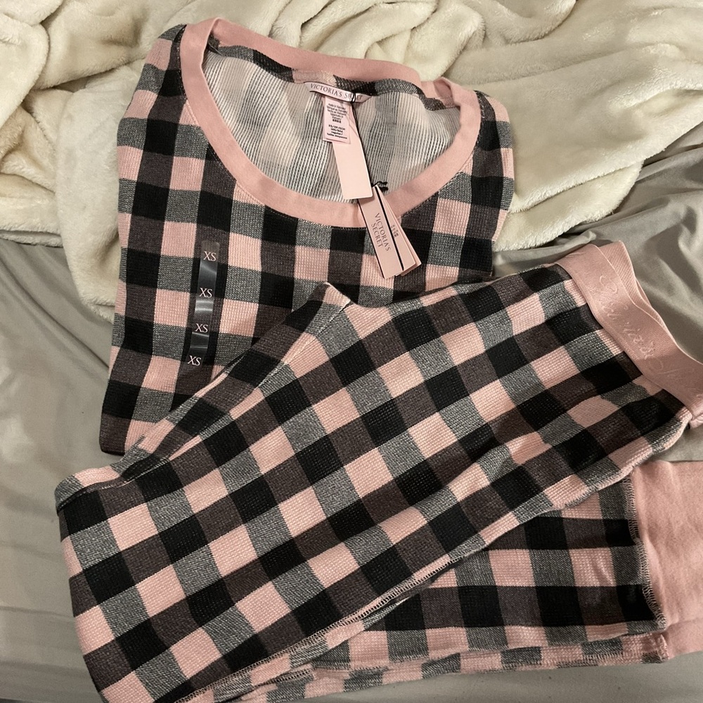 BRAND NEW VICTORIA’S SECRET PAJAMA SET